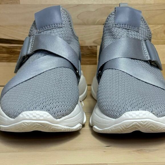 Shoedazzle Sakura Silver Crossstrap Sneakers W7 EU38 - Picture 5 of 8